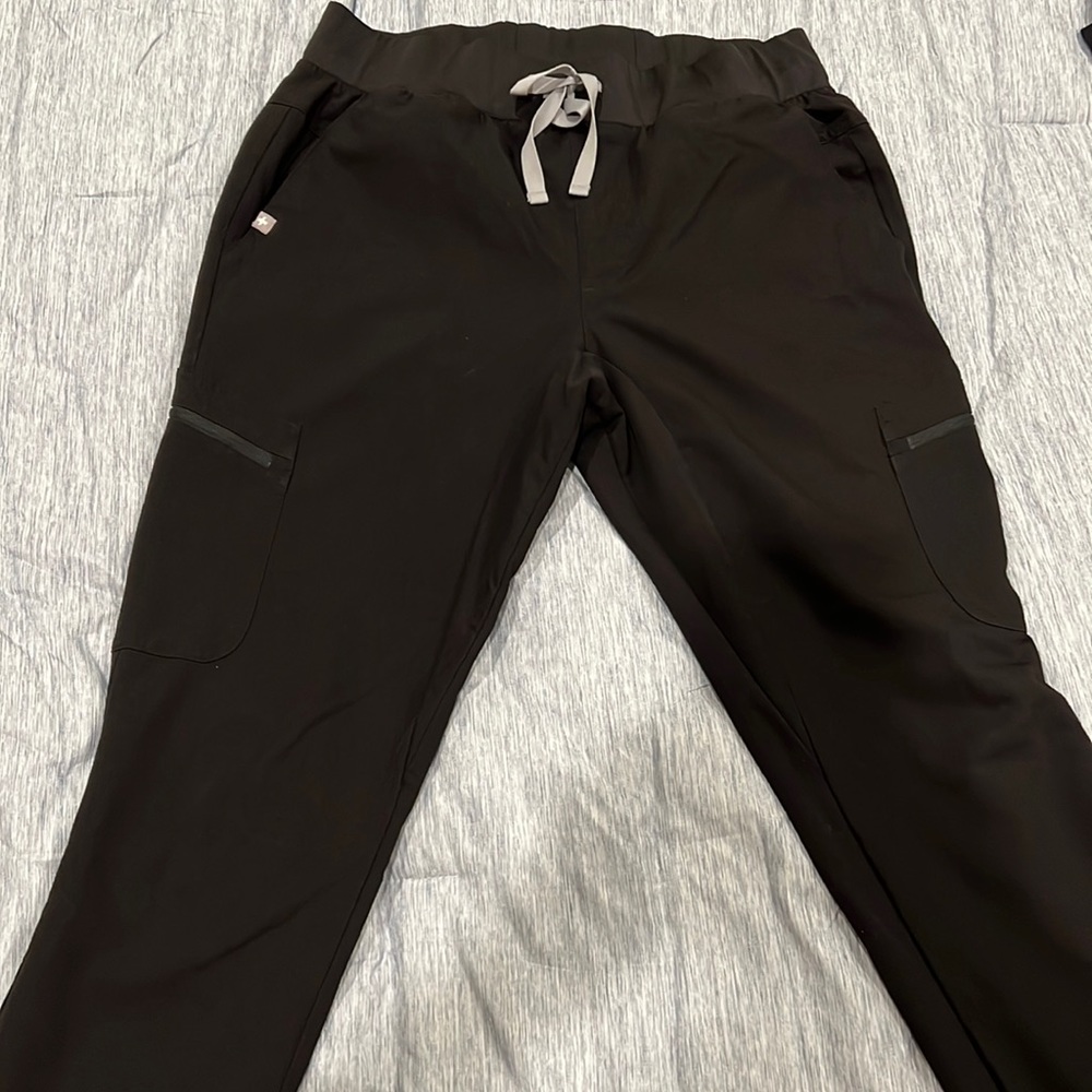 Figs scrubs size medium in black